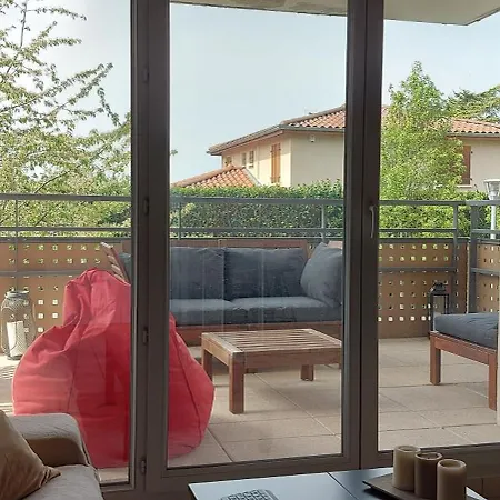 Cosy Terrasse, Sur Cour Intérieure Arborée Saint-Priest (Rhone)