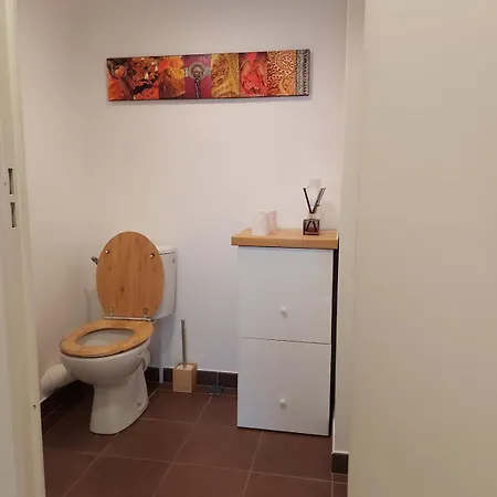 Cosy Terrasse, Sur Cour Interieure Arboree 생프리에스트